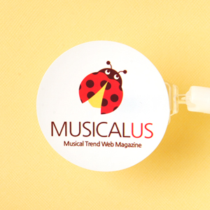 MUSICALUS - 원형코팅 스티커